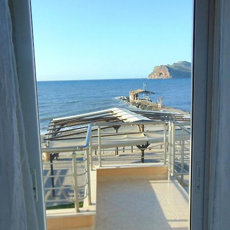 Comfy Beachfront Litinas Casa With Seaview Chrissi Akti Chania Exterior foto