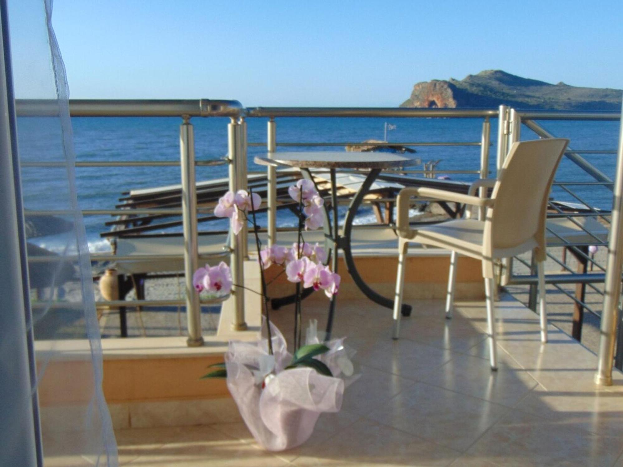 Comfy Beachfront Litinas Casa With Seaview Chrissi Akti Chania Exterior foto