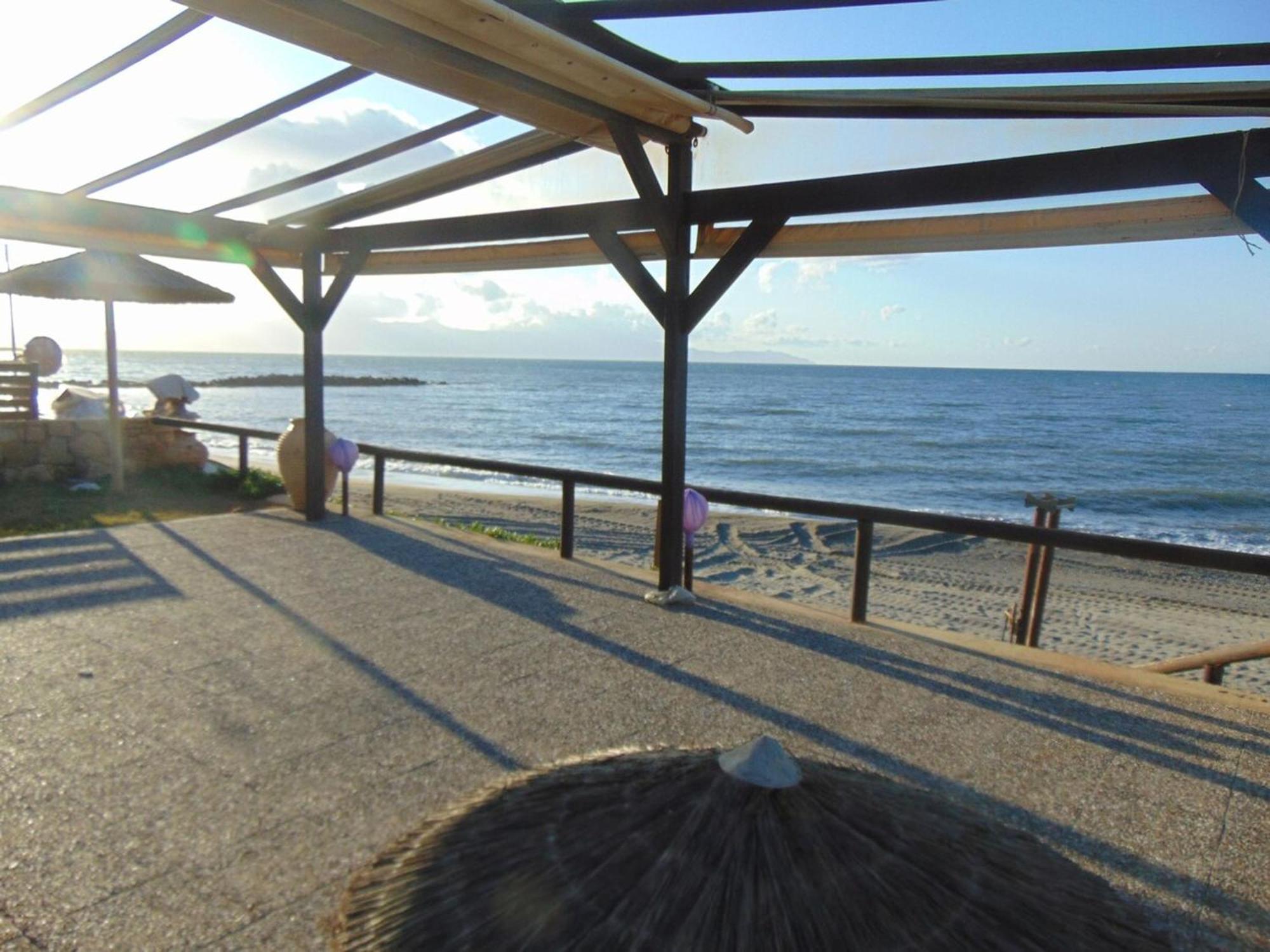 Comfy Beachfront Litinas Casa With Seaview Chrissi Akti Chania Exterior foto